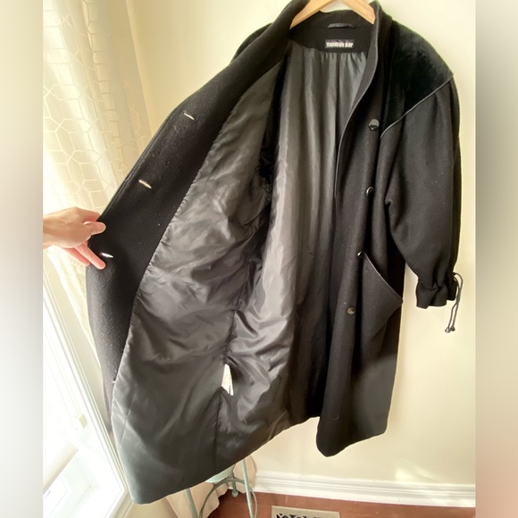 Vintage black wool blend coat with velvet panels - Picture 11 of 15